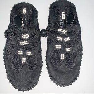 Kids size 2 (little kids) water shoes unisex black size 2